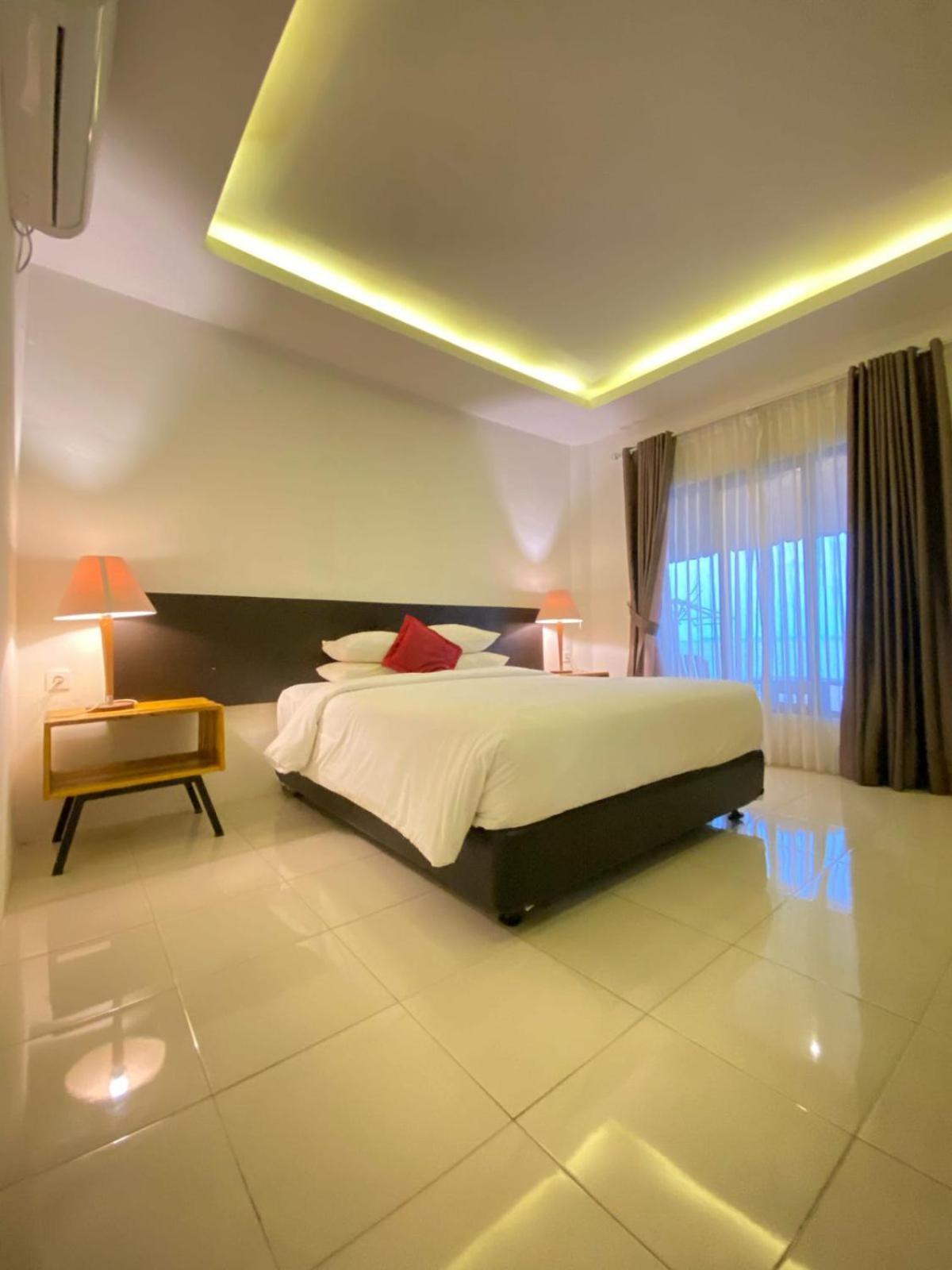 Marjoly Beach Resort Teluk Bakau Exterior photo