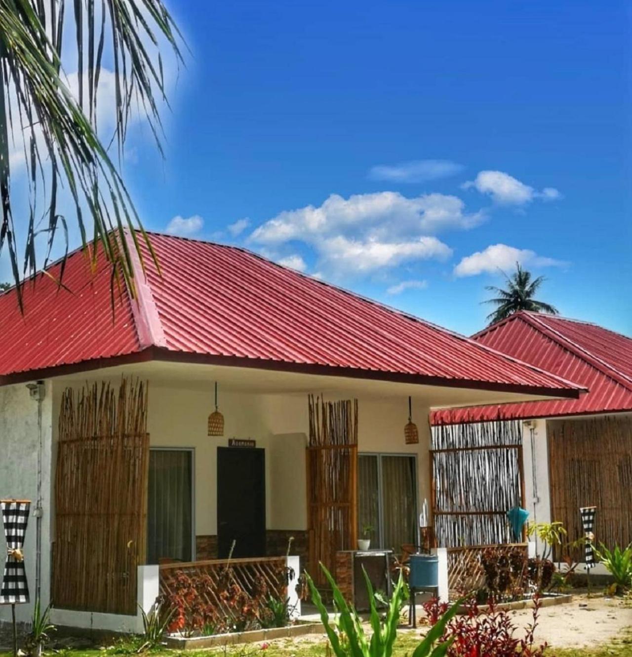 Marjoly Beach Resort Teluk Bakau Exterior photo