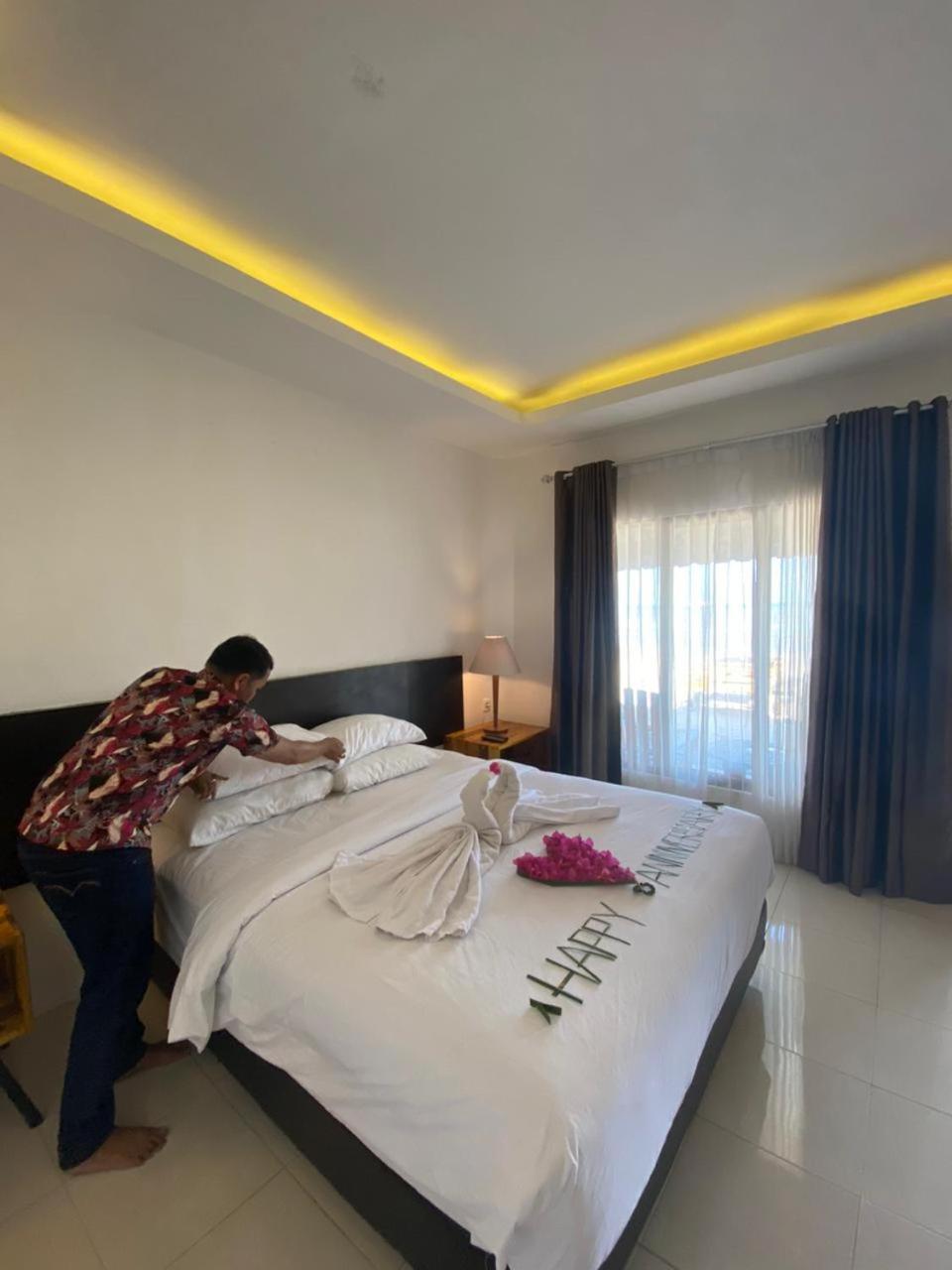 Marjoly Beach Resort Teluk Bakau Exterior photo