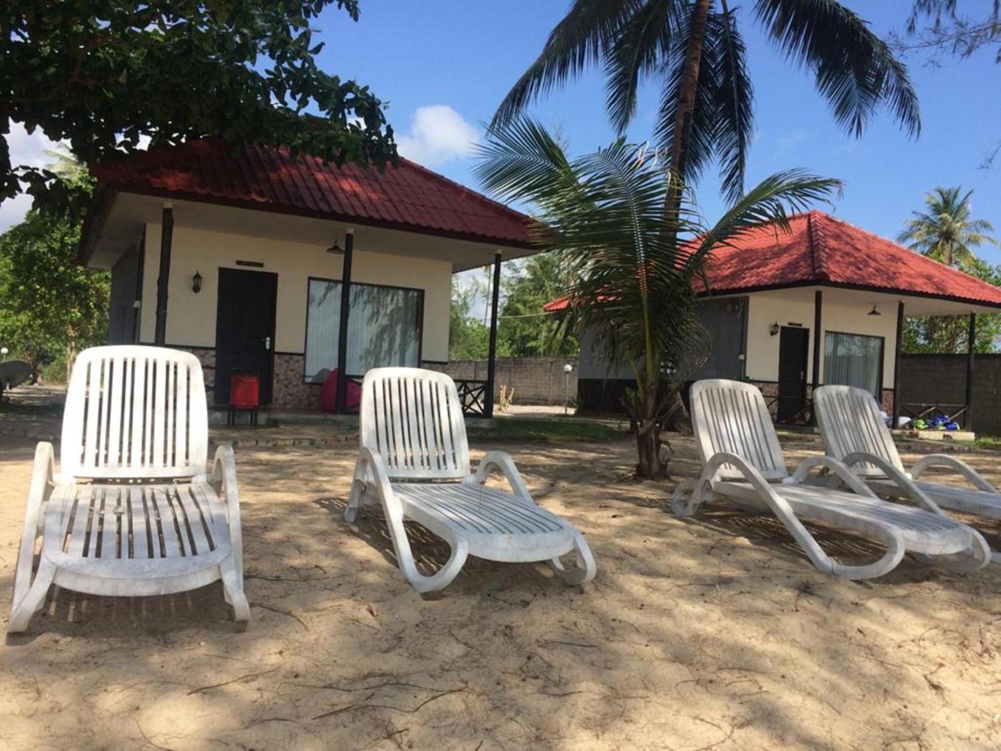 Marjoly Beach Resort Teluk Bakau Exterior photo