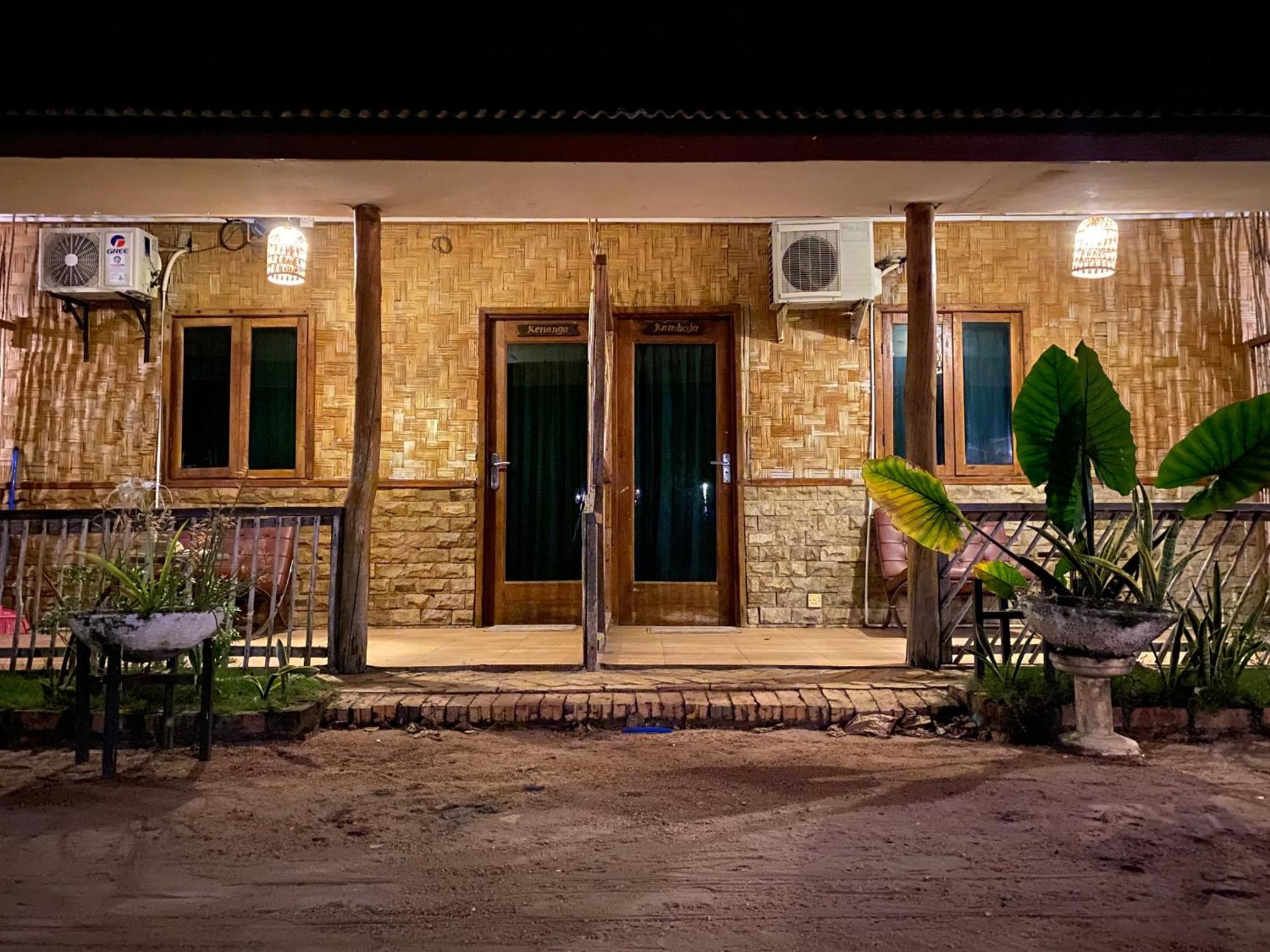 Marjoly Beach Resort Teluk Bakau Exterior photo
